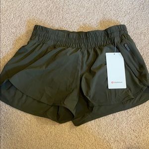 Lululemon Tracker LR Short 4” Lined